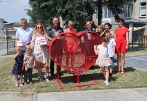 Przekazanie metalowego serca